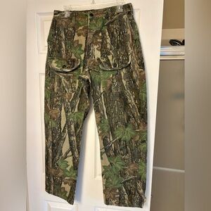 Great condition Ocoee Camouflage Men's Pants. Sz 34.